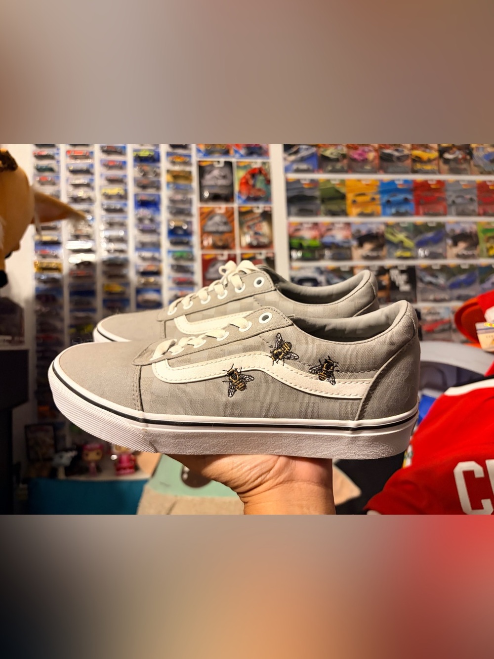 Vans Gray Stripe Low-Top Sneakers with Bee Embroidery 9.5